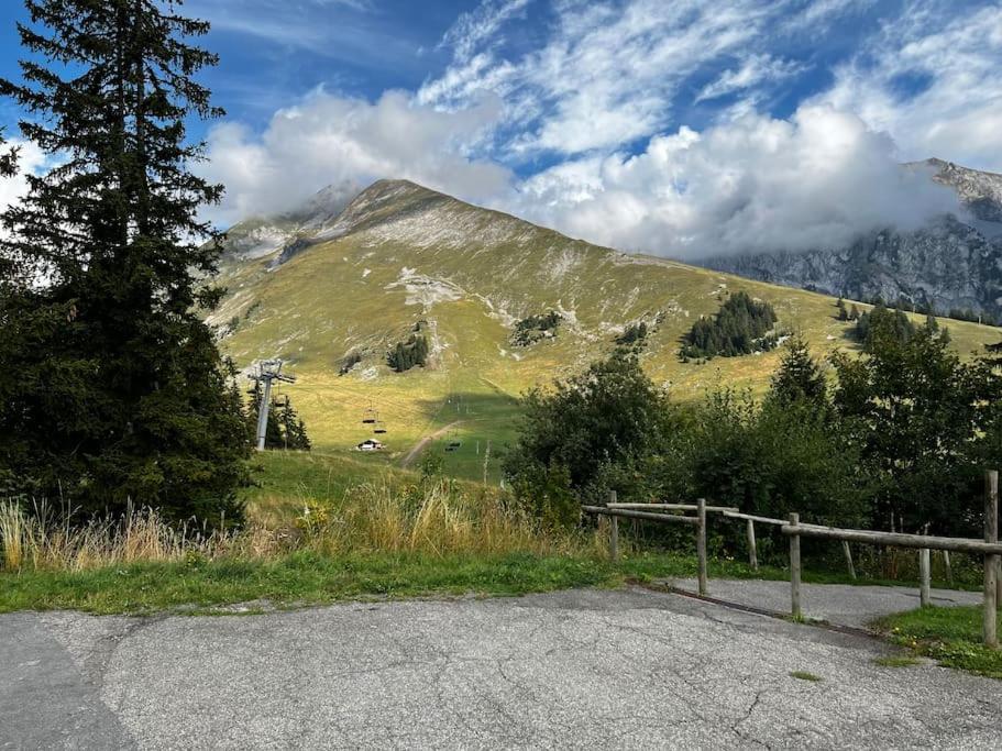 Appartement La Clusaz Avec Terrasse Sur Les Pistes De Ski Манигод Екстериор снимка