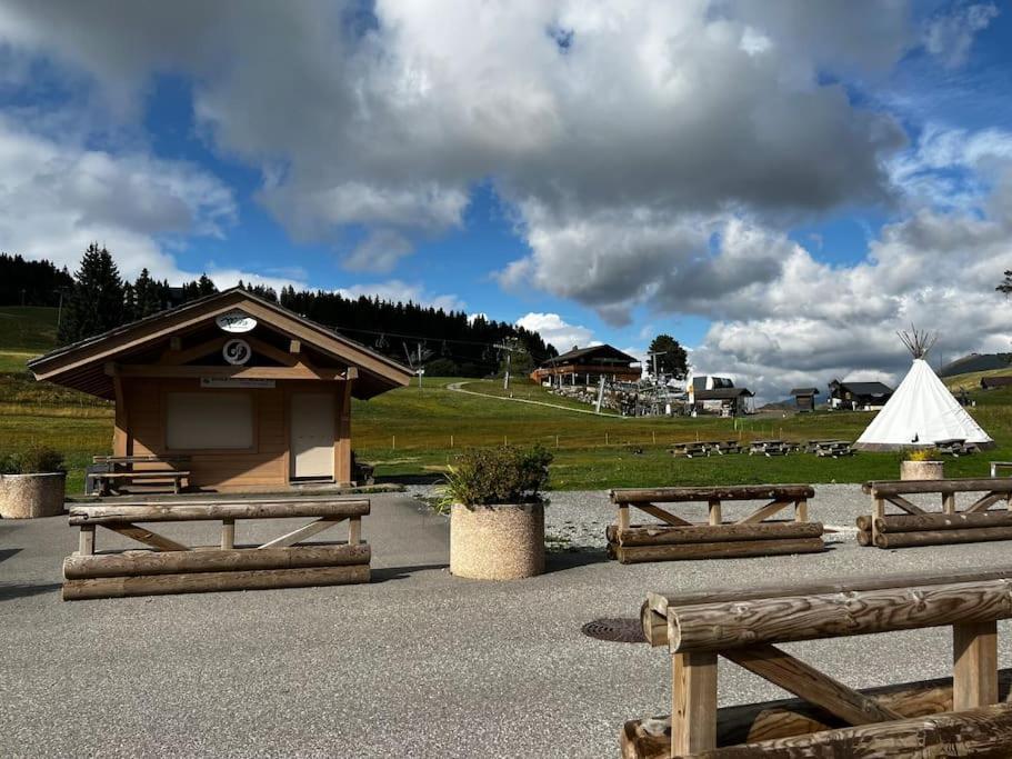 Appartement La Clusaz Avec Terrasse Sur Les Pistes De Ski Манигод Екстериор снимка