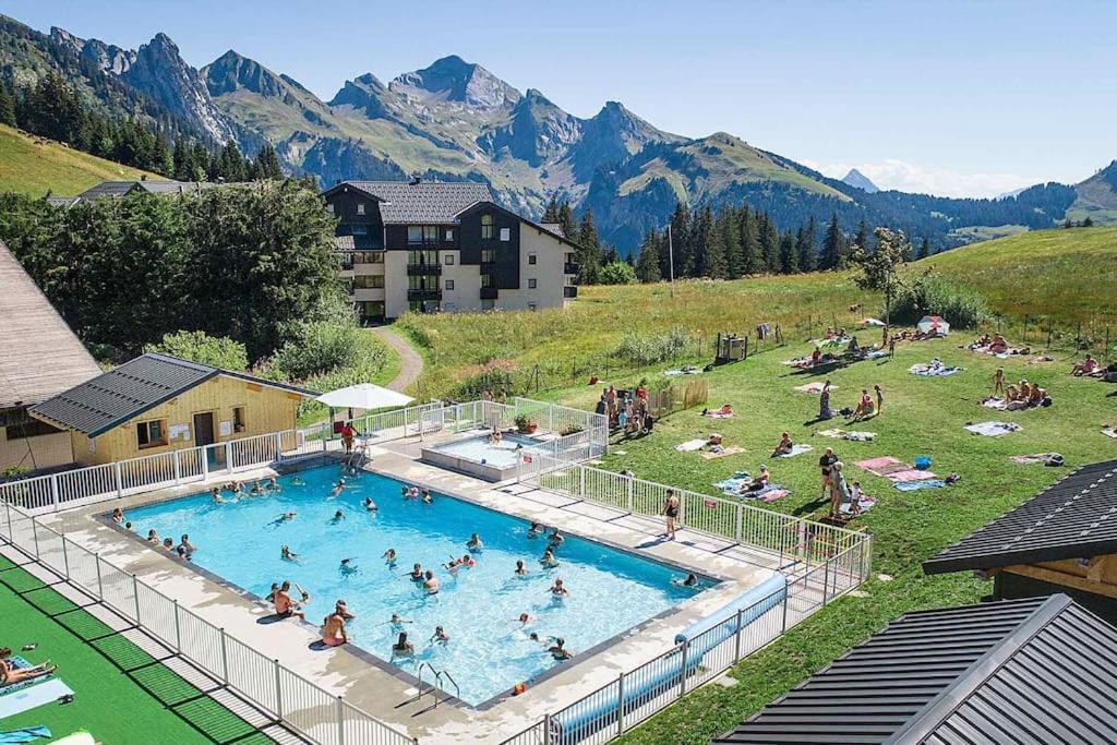 Appartement La Clusaz Avec Terrasse Sur Les Pistes De Ski Манигод Екстериор снимка