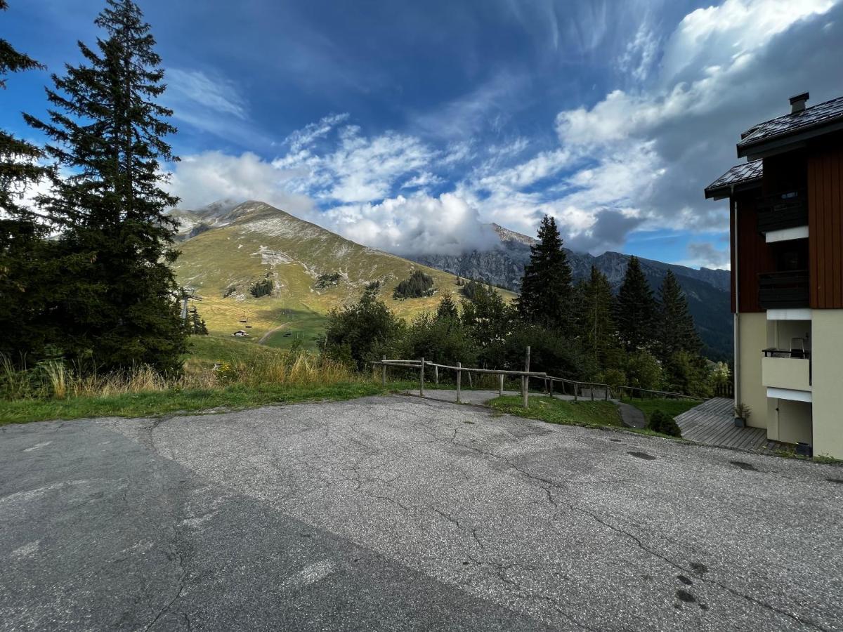 Appartement La Clusaz Avec Terrasse Sur Les Pistes De Ski Манигод Екстериор снимка